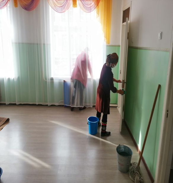 Бөбекжай-бақшада санитарлық талаптарды дұрыс орындау туралы инструктаж беріліп отырады